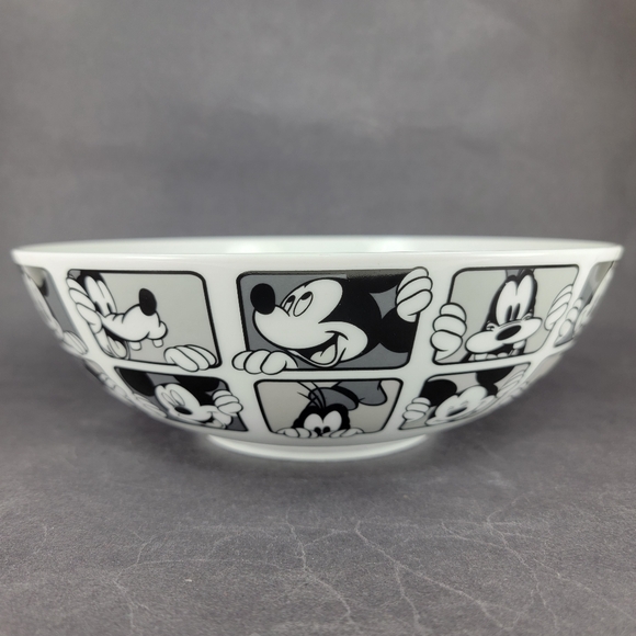 Disney Serving Bowl Mickey Mouse Goofy Grid Black White Gray 9 1/2" Zrike Brands - Picture 2 of 13